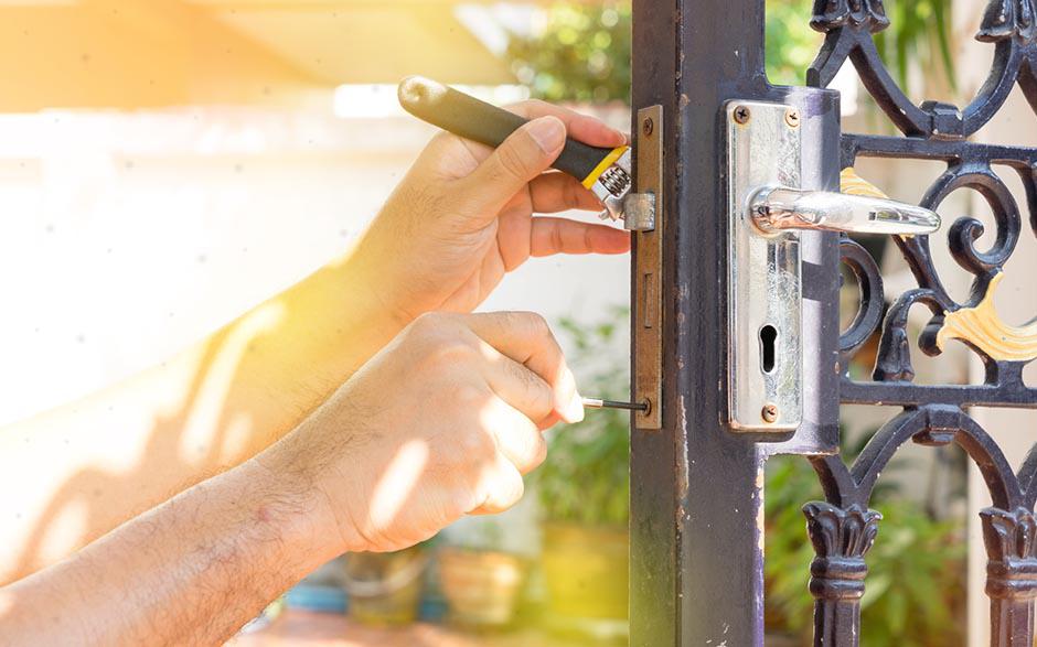 changer serrure de porte Louvres