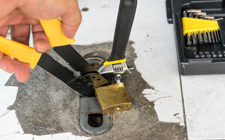 changer serrure de porte Louvres